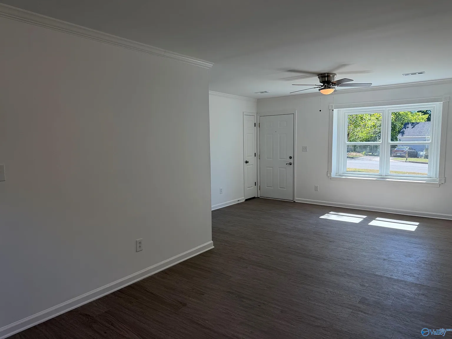 3 bed, 2.0 bath, 1141 sqft, $1,650 — Photo 3