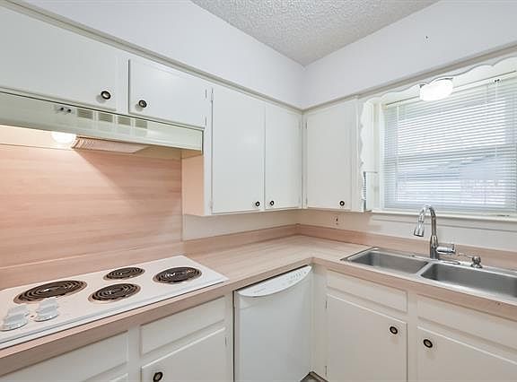 3rd image of 7504 Susan Ct