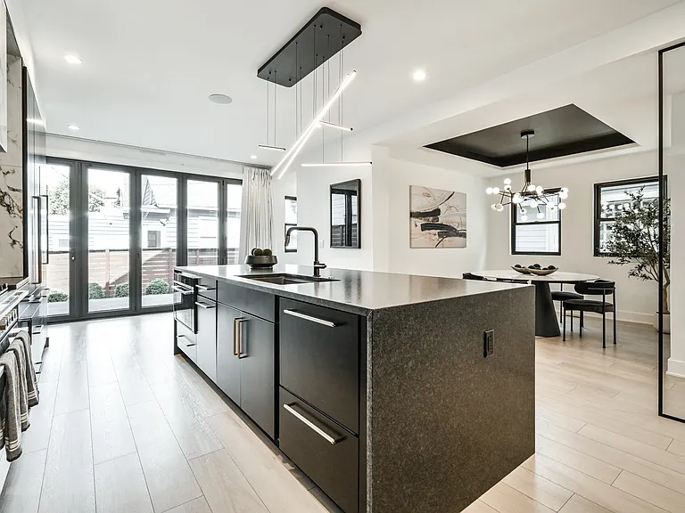 2058 Carrollton Ave — Photo 9