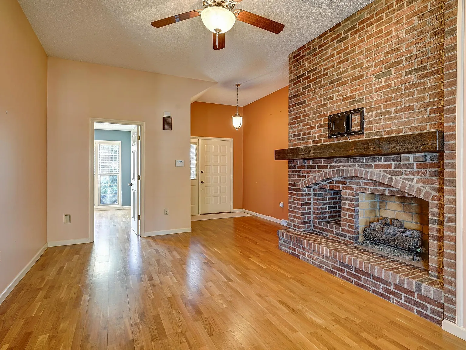 46 Platinum Ct — Photo 3