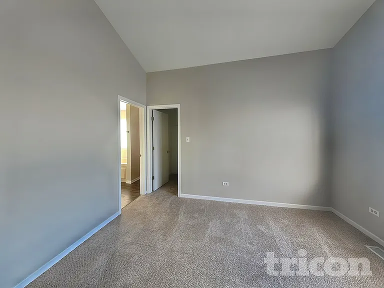 2005 Alpine Way — Photo 4