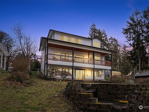 3rd image of 9019 Edgewater Drive SW