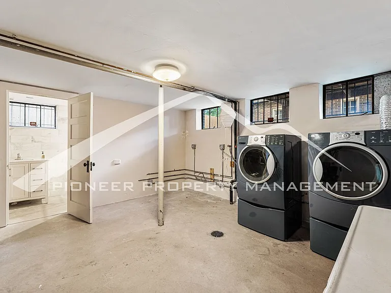2324 Stuart St — Photo 23