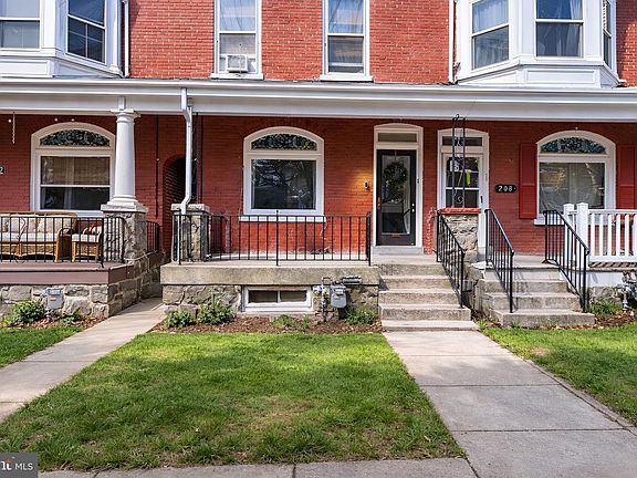 4th image of 210 Ruby St