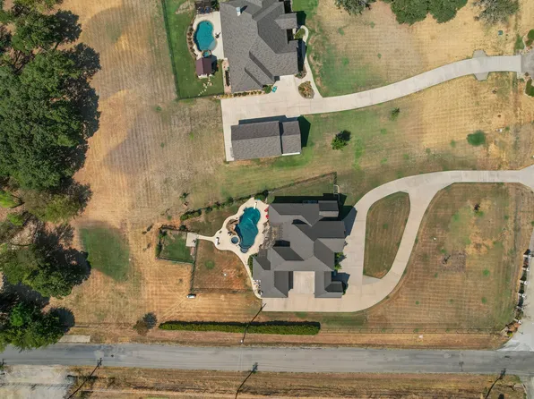1716 Taylor Bridge Ct, Burleson, TX 76028