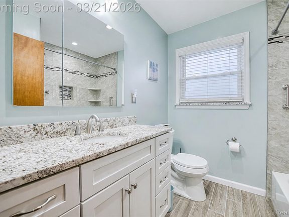 5th image of 1799 Grange Rd