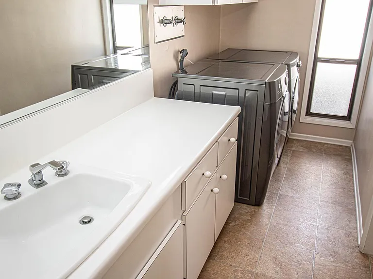 232 Roycroft Ave #2 — Photo 16