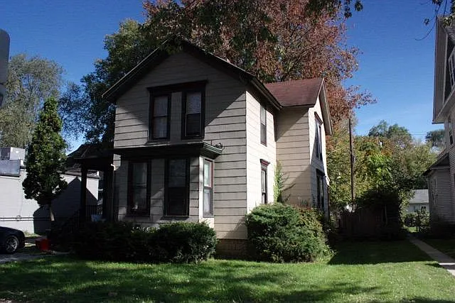 Studio, 350 sqft, $824 — Photo 2