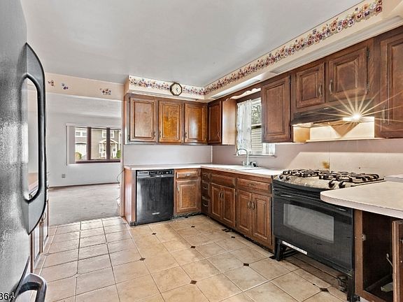 5th image of 886 Maurice Ave