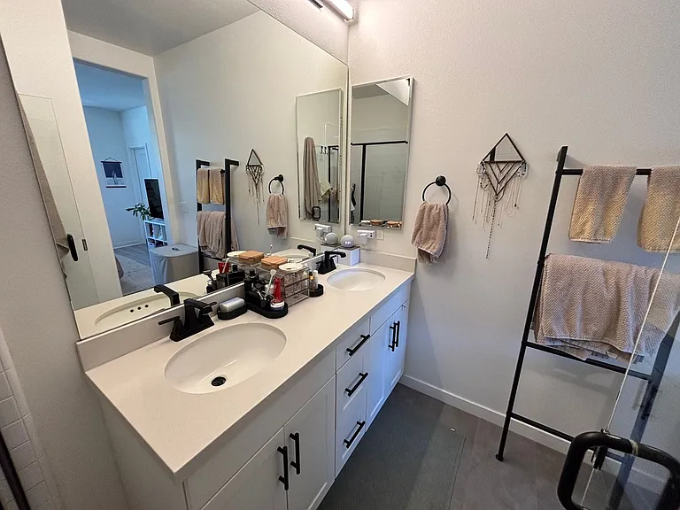 1564 E Thompson Blvd — Photo 11