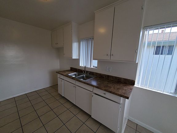 5th image of 4027 W 137th St #D