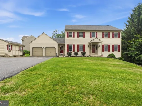 906 Hidden Hollow Dr, Gap, PA 17527