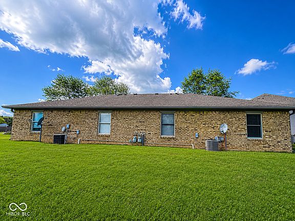 3rd image of 1409-1411 Crabapple Ct