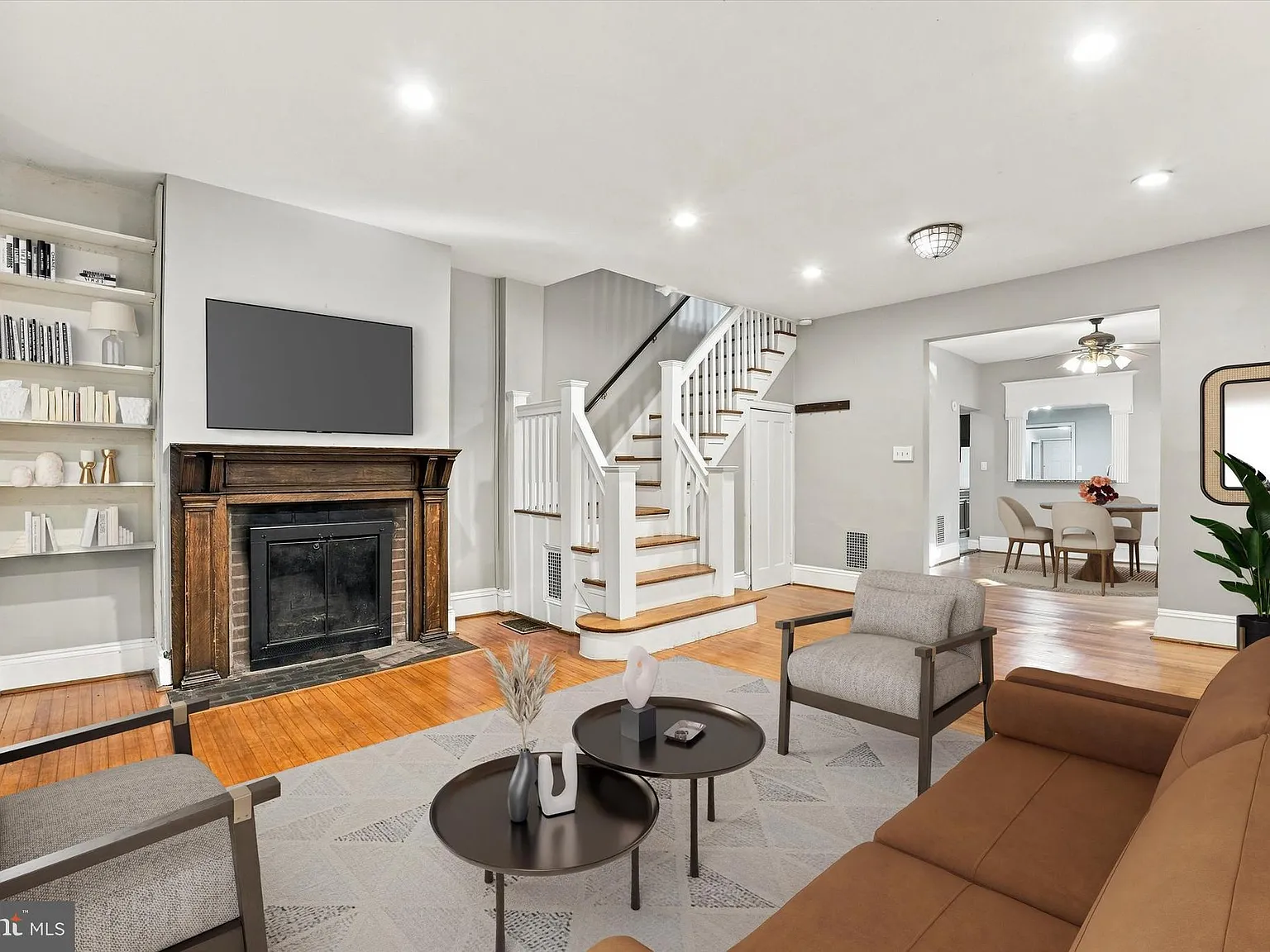 5 bed, 3.5 bath, 1572 sqft, $4,250 — Photo 3