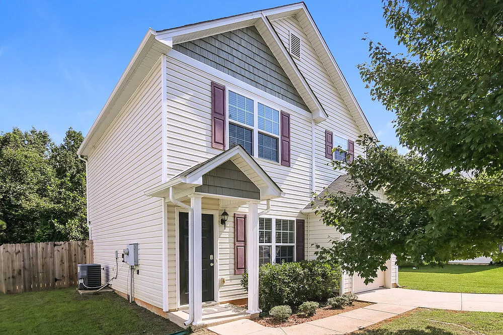 3 bed, 2.5 bath, 1220 sqft, $2,410 — Photo 4