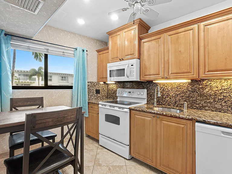 3605 S Ocean Blvd — Photo 4