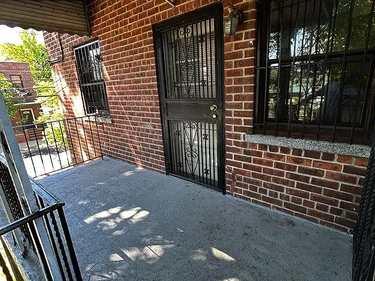 1149 E 219th St — Photo 25