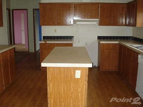 2nd image of 1320 Stoneway Dr E