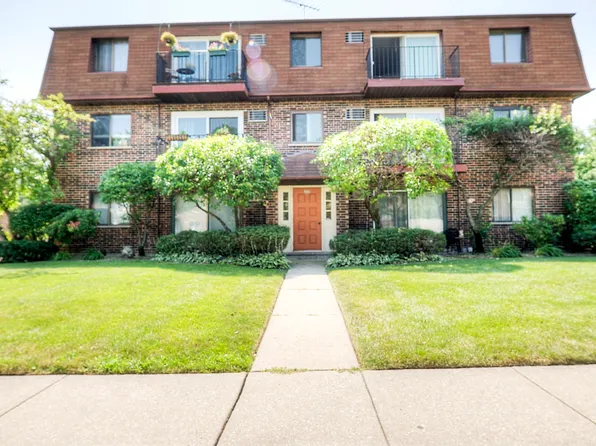 1212 Whispering Hills Ct APT 3B, Naperville, IL 60540
