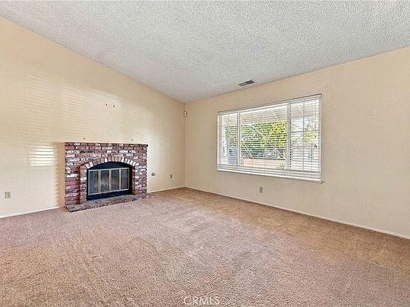 4th image of 21465 Walnut St