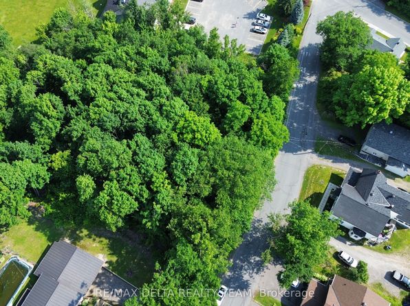 1994 Woods St, Clarence Rockland, ON K4K 1J2