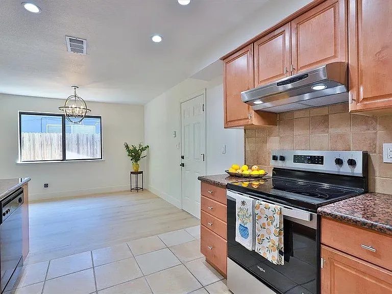 6821 Havenhurst Dr — Photo 12