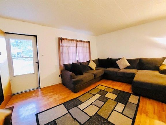 4th image of 515 Dallas Dr