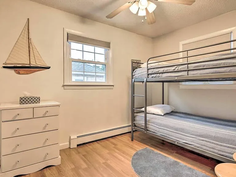 The "ship room", twin bunks.