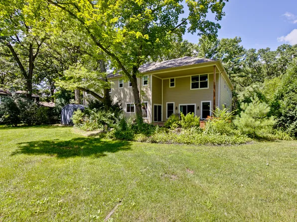 24 Plymouth Ct, Lincolnshire, IL 60069