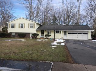 14 Pinehurst Dr, Rochester, NY 14624