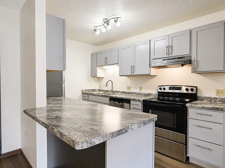 Murdock Apartments — Photo 58