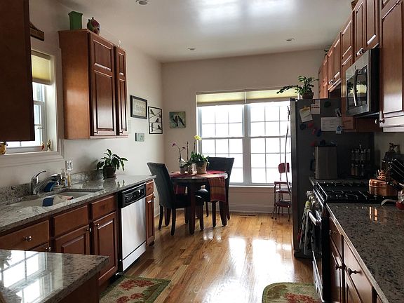 3rd image of 1347 Bradley Cir