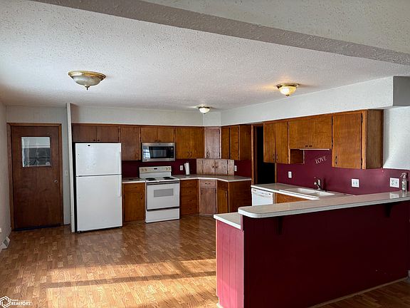 2nd image of 2209 Lawler St