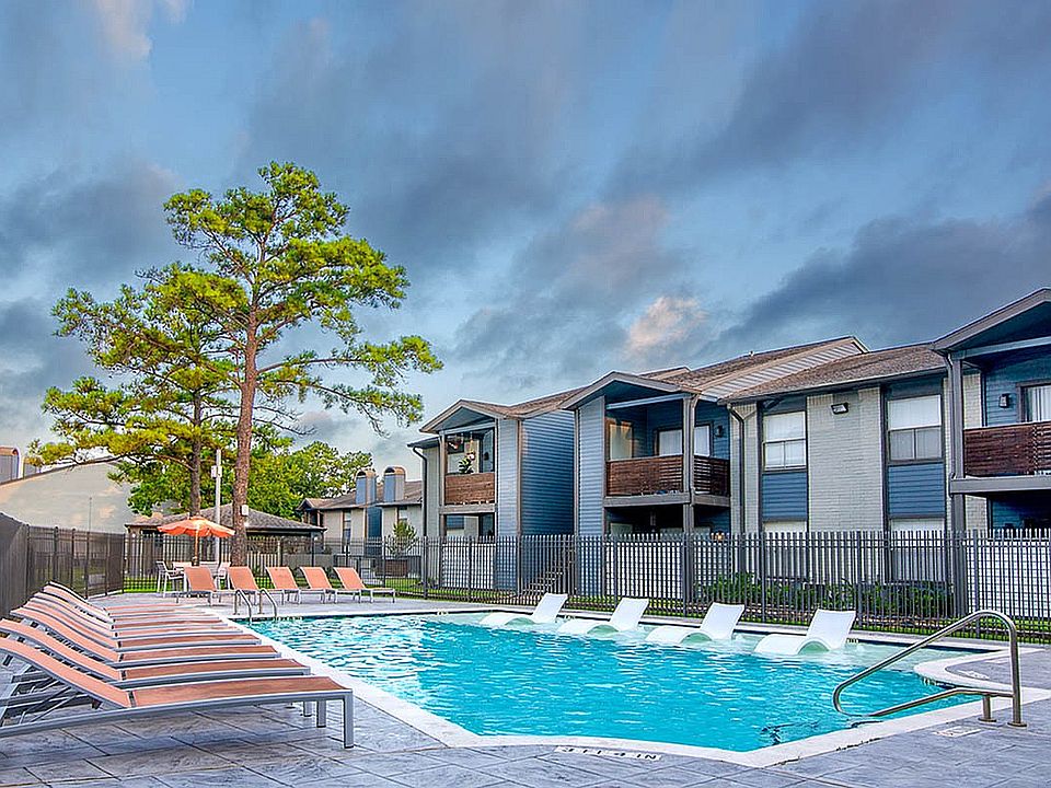 Resort-Style Pool at Steepleway Downs Apartments