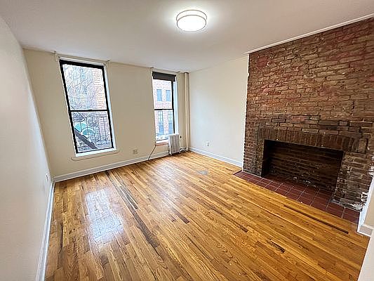 1st image of 326 E 6th St APT 3