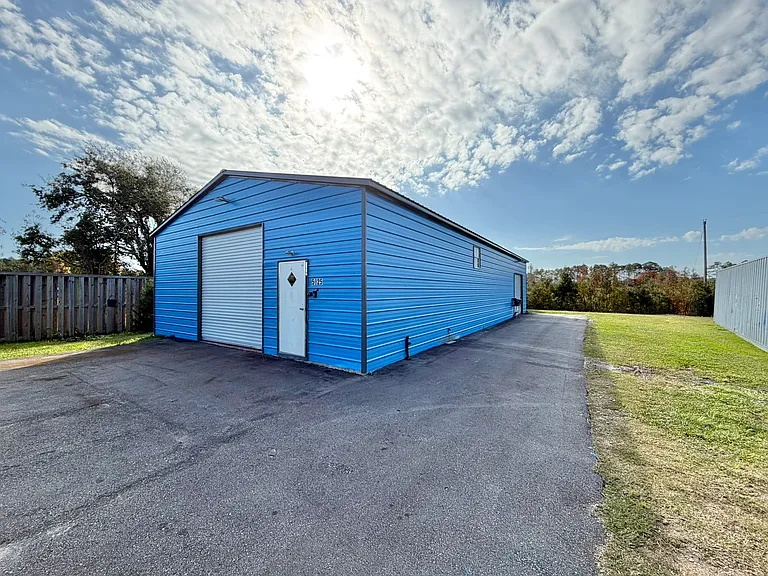 5025 Business Dr #1 — Photo 4