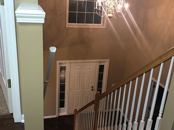 3rd image of 852 Edgar Ln