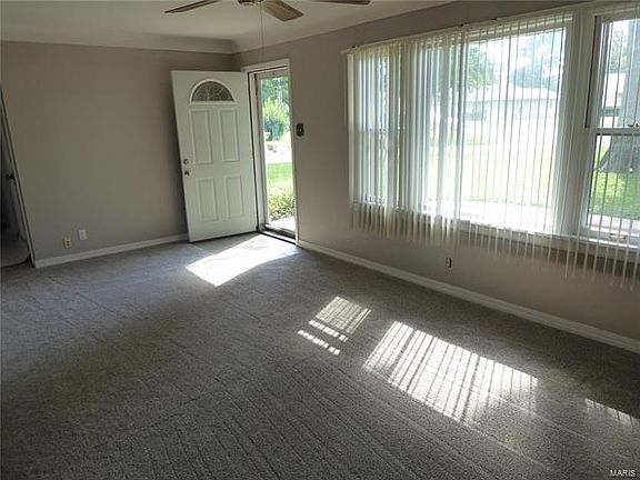 3rd image of 24 Elwood Ct