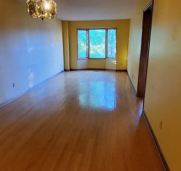 167 Surbray Grv — Photo 3