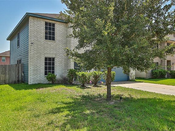 3rd image of 7918 Tawny Bluff Ct