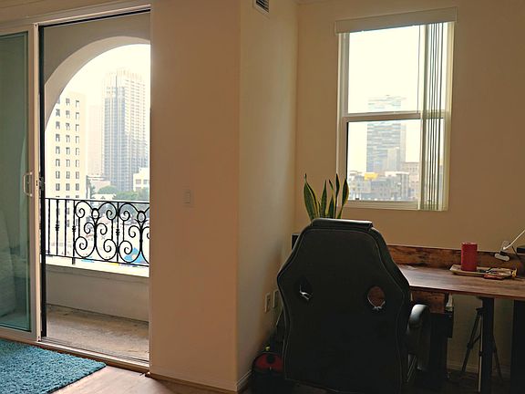 4th image of 928 S Broadway APT 768