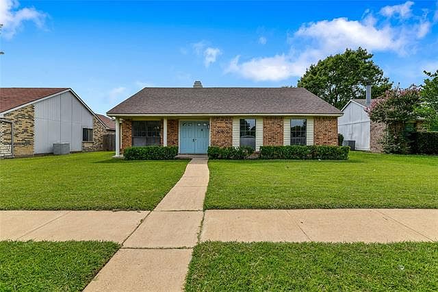 1st image of 1009 Lesa Ln