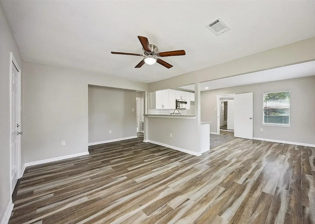 3 bed, 1297 sqft, $1,695 — Photo 4