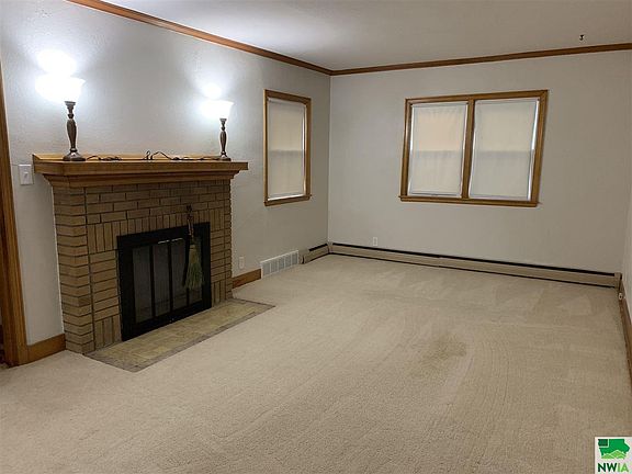 3rd image of 3253 Jackson St
