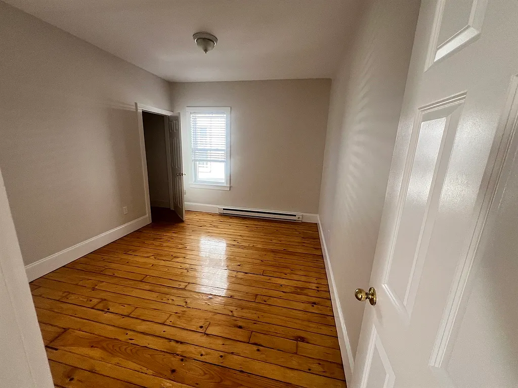 3 bed, 1.0 bath, $2,200 — Photo 3