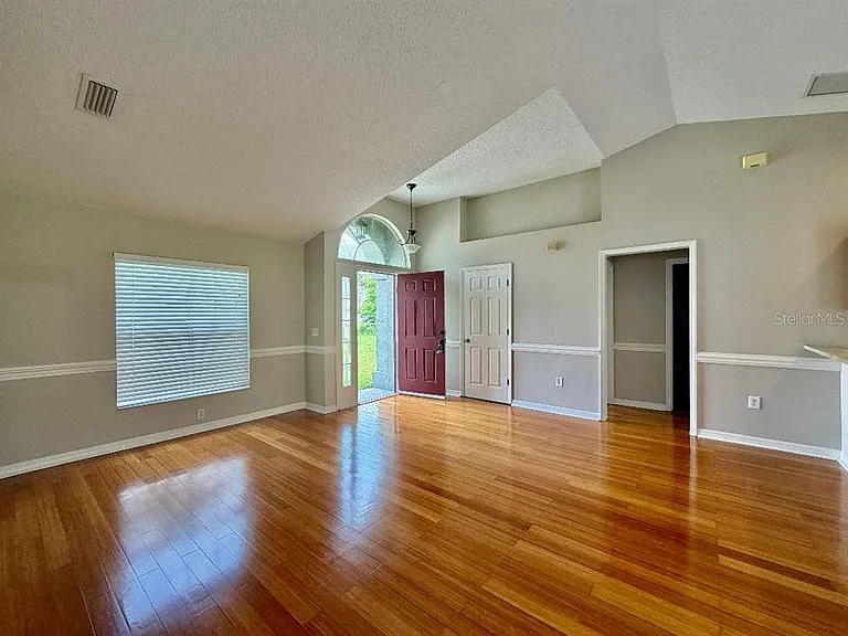 881 Hanford Dr — Photo 6