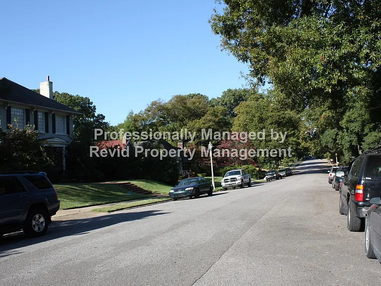 Large 3 bedroom upstairs duplex! — Photo 16