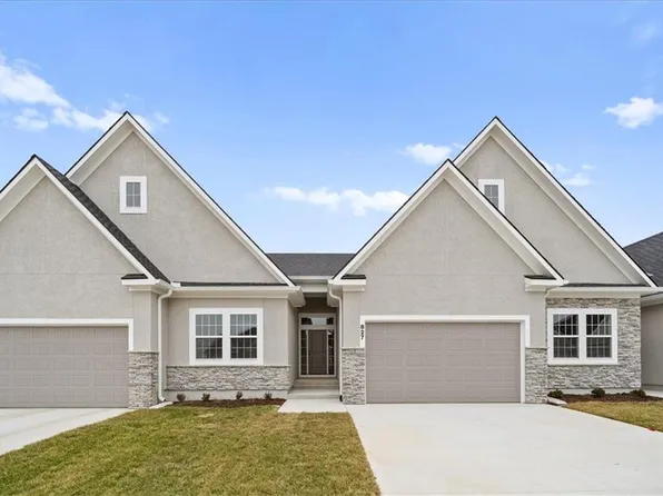 827 NE Algonquin St #B, Lees Summit, MO 64064