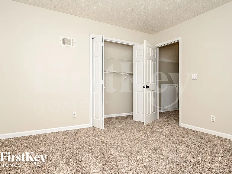 724 Westbury Dr — Photo 13