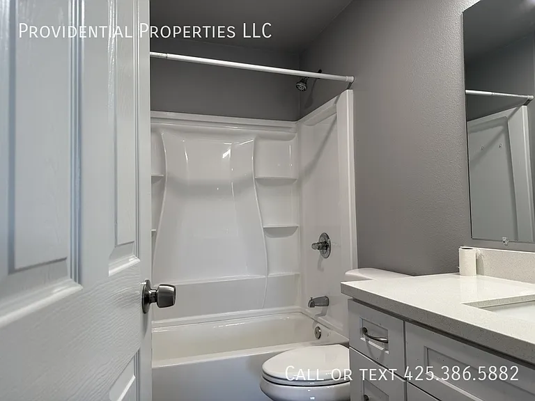 708 D St SE — Photo 4